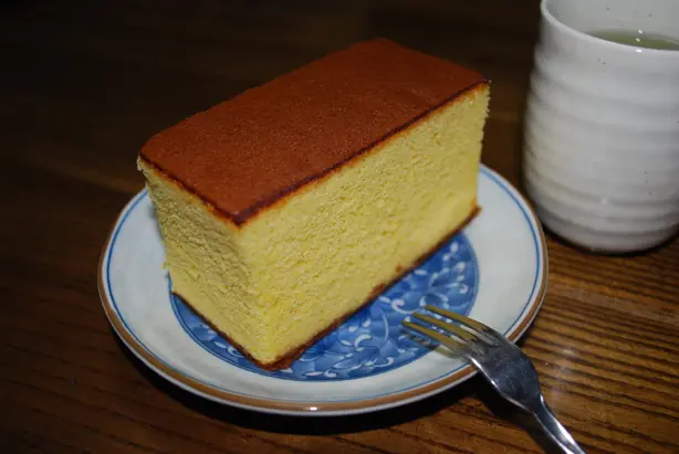 Foto von Castella (Kasutera) – Japanischer Biskuitkuchen – fertig angerichtet
