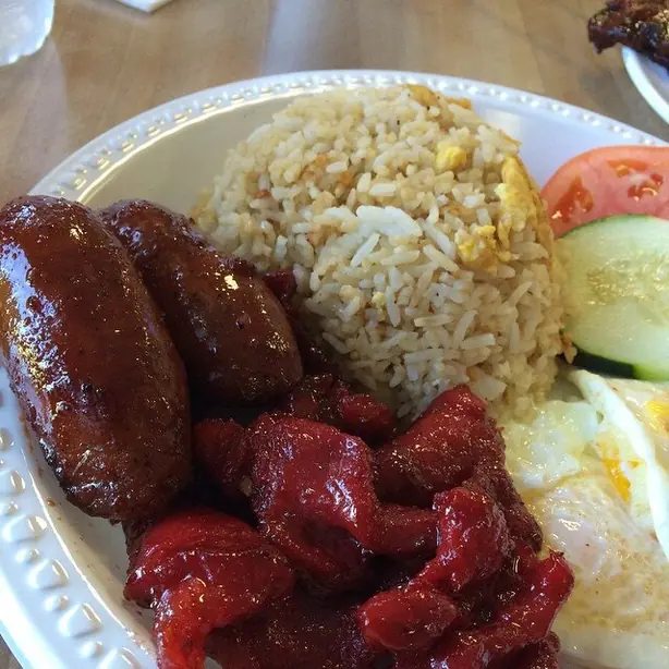 Foto von Hausgemachte Longganisa (Philippinische Art) - Süß-würzige Frühstückswürstchen – fertig angerichtet
