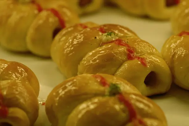 Foto von Italienisch-Amerikanisches Wurstbrot (Sausage Bread) – fertig angerichtet