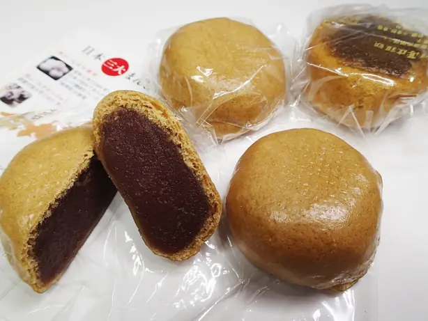 Foto von Japanische Manjū (Gedämpfte Bohnenpaste-Küchlein) – fertig angerichtet