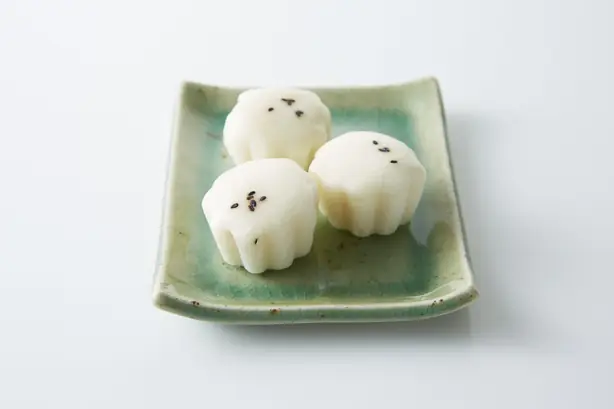 Foto von Jeungpyeon - Luftiger koreanischer Reisweinkuchen (Sultteok) – fertig angerichtet