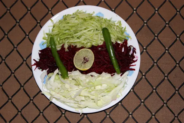 Foto von Kachumber – Der erfrischende indische Salat-Klassiker – fertig angerichtet