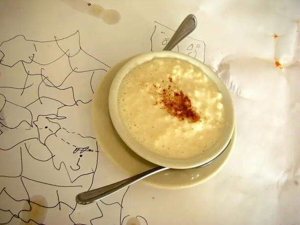 Foto von Kamby Arró - Paraguayischer Milchreis mit Zitrusnote – fertig angerichtet