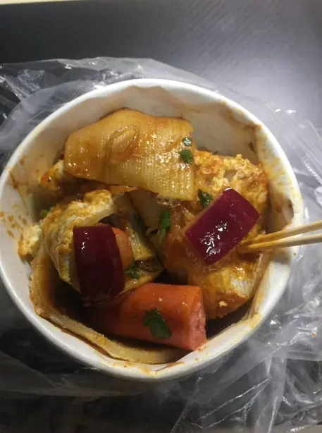 Foto von Kao Leng Mian - Chinesische gegrillte kalte Nudeln – fertig angerichtet