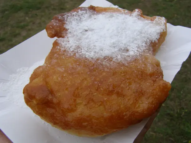 Foto von Kaschubische Ruchanki (Hefe-Pfannkuchen) – fertig angerichtet