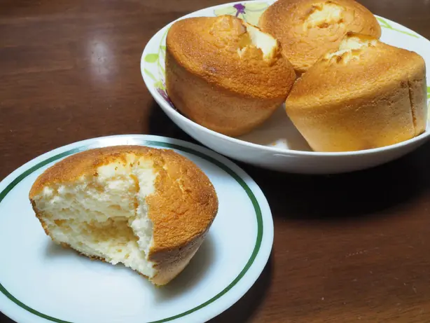 Foto von Khanom Khai - Thailändische Mini-Eierkuchen – fertig angerichtet