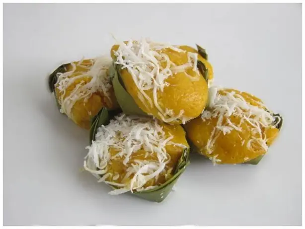 Foto von Khanom Tan – Goldene thailändische Toddy-Palmkuchen – fertig angerichtet