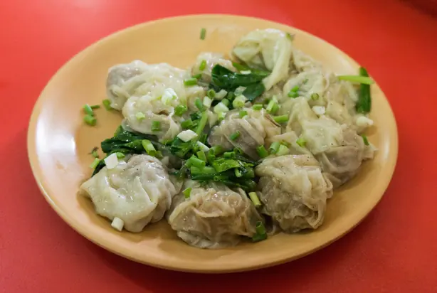 Foto von Klassische chinesische Wontons – fertig angerichtet