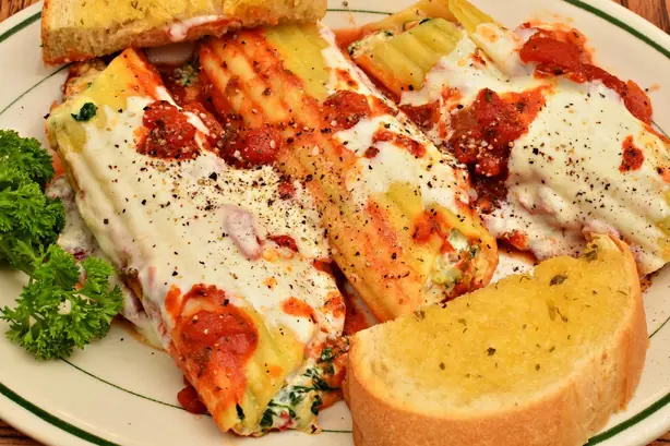 Foto von Klassische Manicotti mit Ricotta-Füllung – fertig angerichtet