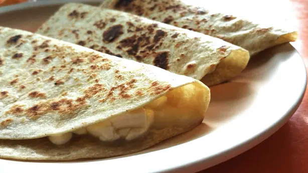 Foto von Klassische Quesadilla (Mexikanisch) – fertig angerichtet
