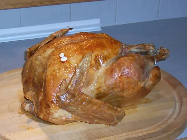 Foto von Klassischer Gebackener Truthahn (Roast Turkey) – fertig angerichtet