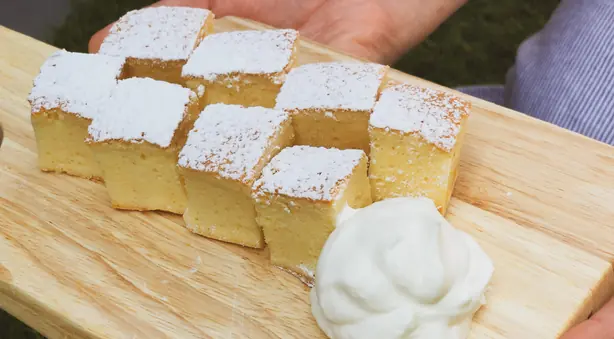 Foto von Klassischer Hot Milk Cake (Amerikanischer Heißmilchkuchen) – fertig angerichtet