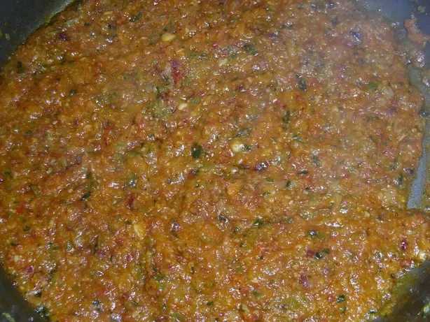 Foto von Klassischer Spanischer Sofrito (Sofregit) – fertig angerichtet