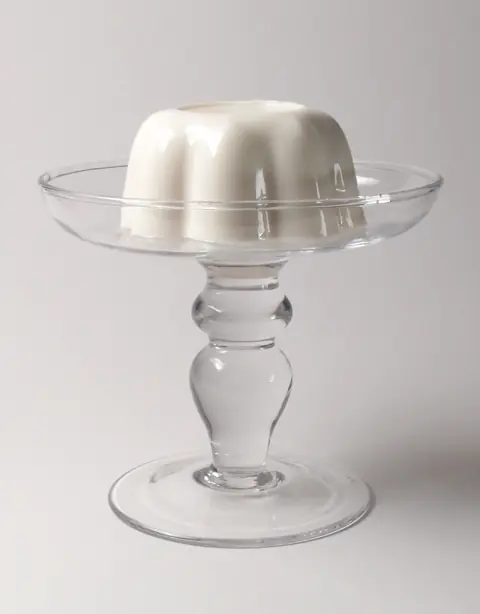 Foto von Klassischer Vanillepudding (Grundrezept) – fertig angerichtet