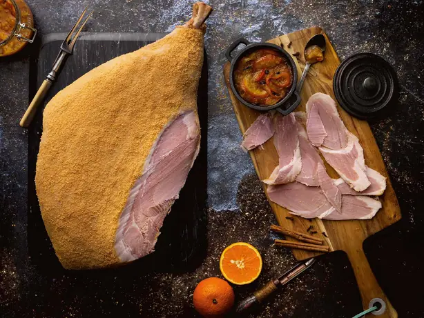 Foto von Klassischer York-Schinken (York Ham) – fertig angerichtet