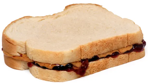 Foto von Klassisches Peanut Butter and Jelly Sandwich (PB&J) – fertig angerichtet