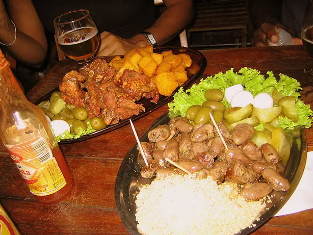 Foto von Kolumbianische Picada (Fritanga) – fertig angerichtet