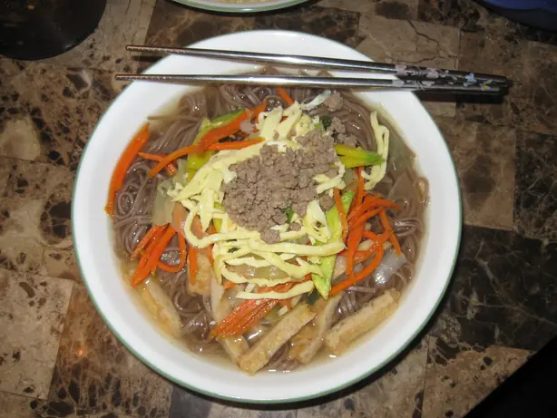 Wikipedia-Bild - Dotori-guksu.jpg - Foto: hannaone (Hannaone (talk)) - CC BY-SA 3.0
