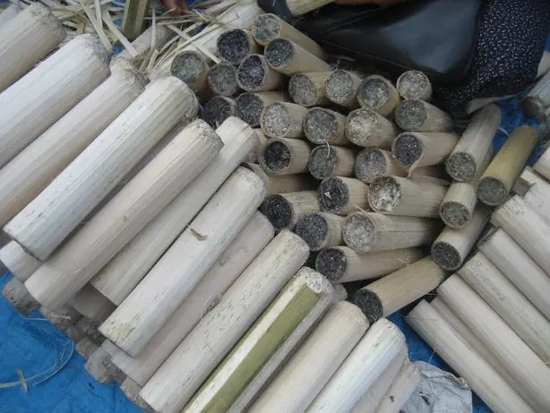 Foto von Kralan - Kambodschanischer Klebreis im Bambusrohr – fertig angerichtet