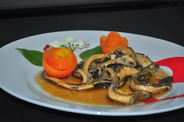 Foto von Linarang - Cebu's cremiger Fischeintopf mit Kokos & Tausi – fertig angerichtet