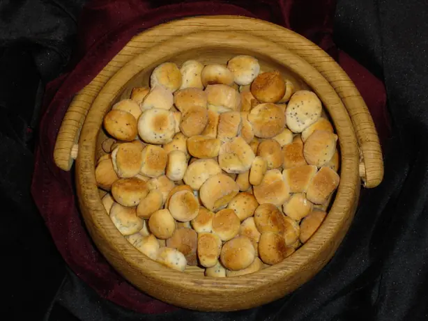 Foto von Litauische Kūčiukai (Mohn-Kekse) – fertig angerichtet