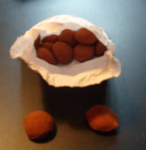 Foto von Lucky Tattie – Schottische Zimt-Fondant-Kartoffeln – fertig angerichtet