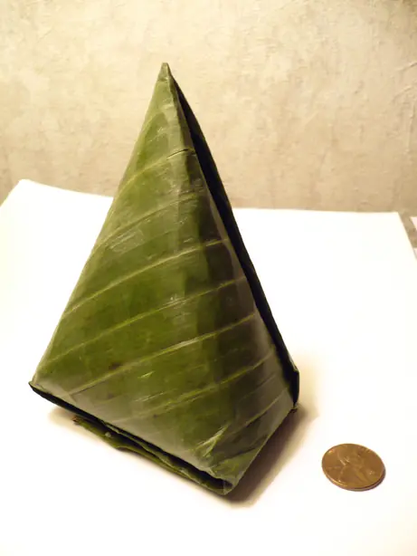 Foto von Mực Rang Muối – Knuspriger vietnamesischer Tintenfisch mit Salzkruste – fertig angerichtet