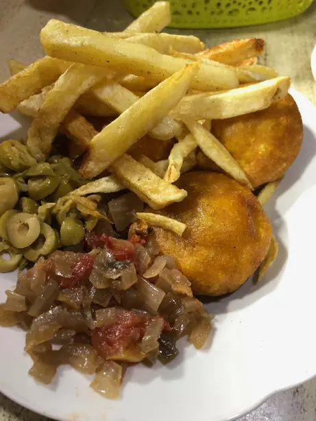 Foto von Ma'quda - Goldbraune Kartoffelküchlein aus dem Maghreb – fertig angerichtet