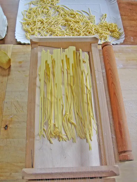 Foto von Maccheroni alla chitarra - Handgemachte Spaghetti aus den Abruzzen – fertig angerichtet