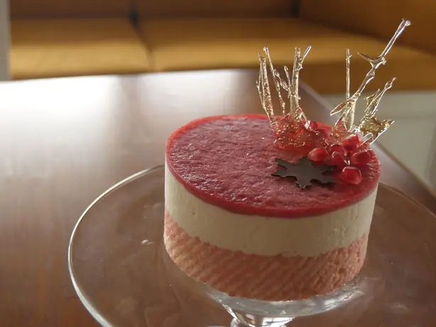 Foto von Marjolaine - Die legendäre Schichttorte à la Fernand Point – fertig angerichtet