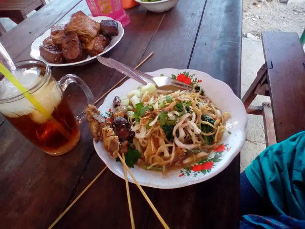 Foto von Mee Jawa – Malaysische Nudeln in aromatischer Süßkartoffel-Sauce – fertig angerichtet