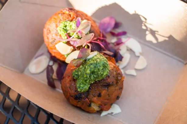 Foto von Mexikanische Tortitas de Papa (Kartoffel-Bratlinge) – fertig angerichtet