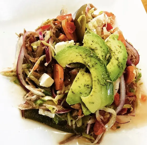 Foto von Mexikanischer Rindfleisch-Salpicón (Salpicón de Res) – fertig angerichtet