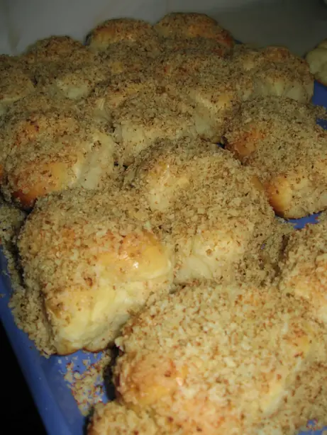 Foto von Moldauische Honig-Walnuss-Gebäcke (Sfințișori) – fertig angerichtet