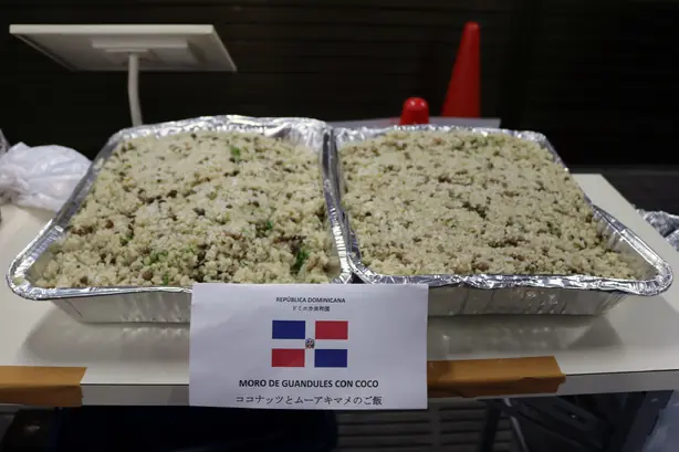 Foto von Moro de Guandules - Dominikanischer Reis mit Straucherbsen – fertig angerichtet