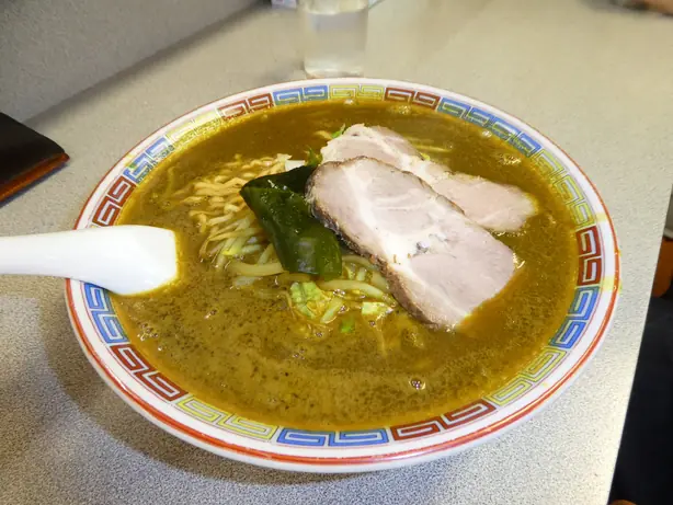 Foto von Muroran Curry Ramen - Der cremige Hokkaido-Klassiker – fertig angerichtet