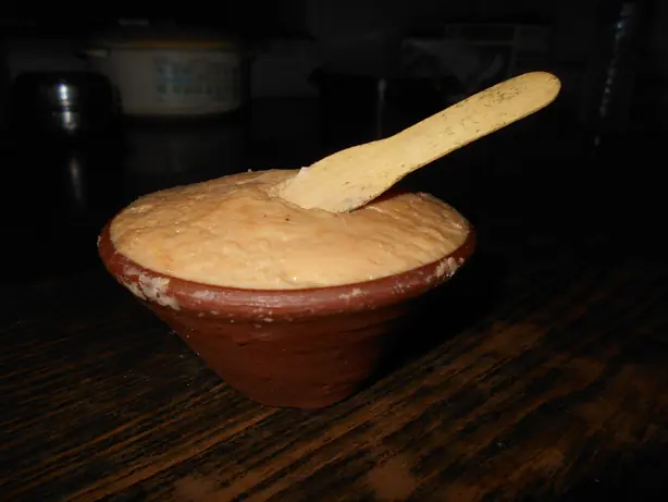 Foto von Nabadwip-er Lal Doi - Der legendäre rote Joghurt aus Bengalen – fertig angerichtet