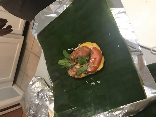 Foto von Nacatamal - Der König der nicaraguanischen Tamales – fertig angerichtet