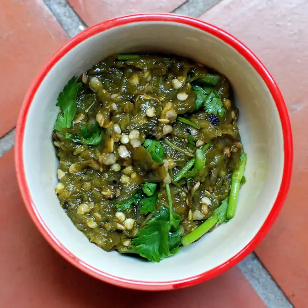 Foto von Nam Phrik Num – Rauchiger nordthailändischer Chili-Dip – fertig angerichtet