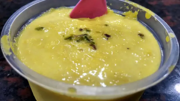 Foto von Narsobawadi Basundi – Das legendäre cremige Milchdessert aus Maharashtra – fertig angerichtet