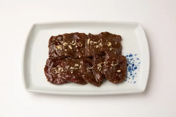 Foto von Neobiani (너비아니) - Königlich mariniertes Rindfleisch – fertig angerichtet