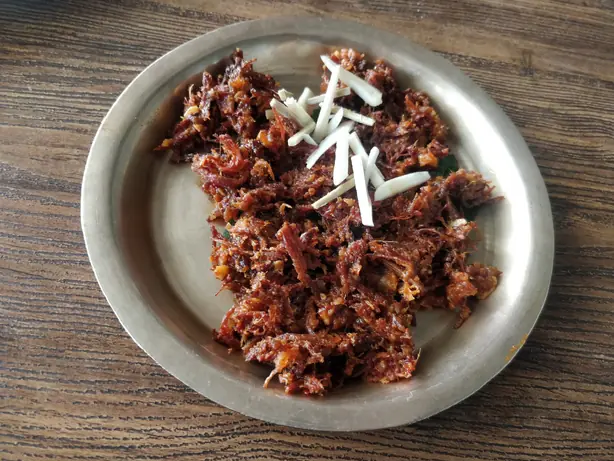 Foto von Nepalesisches Sukuti (Würziges Trockenfleisch) – fertig angerichtet
