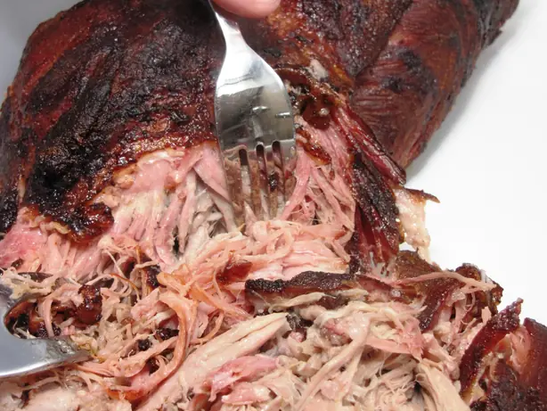 Foto von Original American Pulled Pork (Low & Slow) – fertig angerichtet