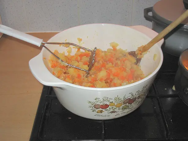 Foto von Original Leidener Hutspot mit zarter Rinderbrust (Klapstuk) – fertig angerichtet