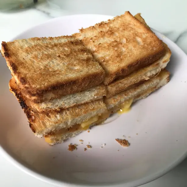 Foto von Original Singapur Kaya Toast – Das süß-salzige Kult-Frühstück – fertig angerichtet