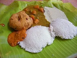 Foto von Original Südindische Idli - Luftig fermentierte Reiskuchen – fertig angerichtet