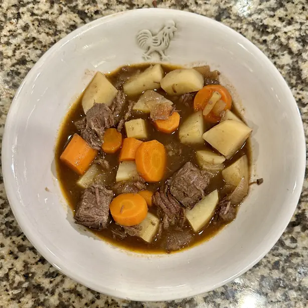 Foto von Originaler Lobscouse (Nordischer Seemannseintopf) – fertig angerichtet