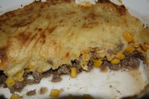 Foto von Pâté Chinois (Quebecer Auflauf) – fertig angerichtet