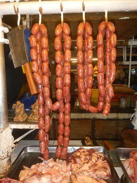 Foto von Pampanga Longganisa (Süße Philippinische Wurst) – fertig angerichtet
