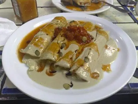 Foto von Papadzules – Die legendären Maya-Enchiladas aus Yucatán – fertig angerichtet